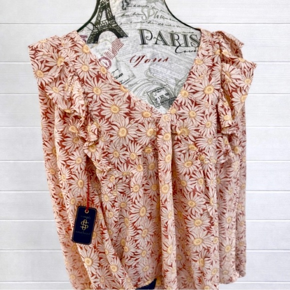 NWT Simply Southern Happy Daisy Blouse. Ruffled. Scalloped Bottom.
Women L. - Picture 2 of 3